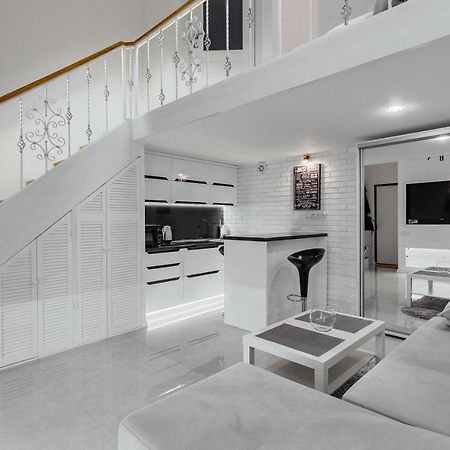 Двухуровневая Квартира Студия Odesa Exterior foto